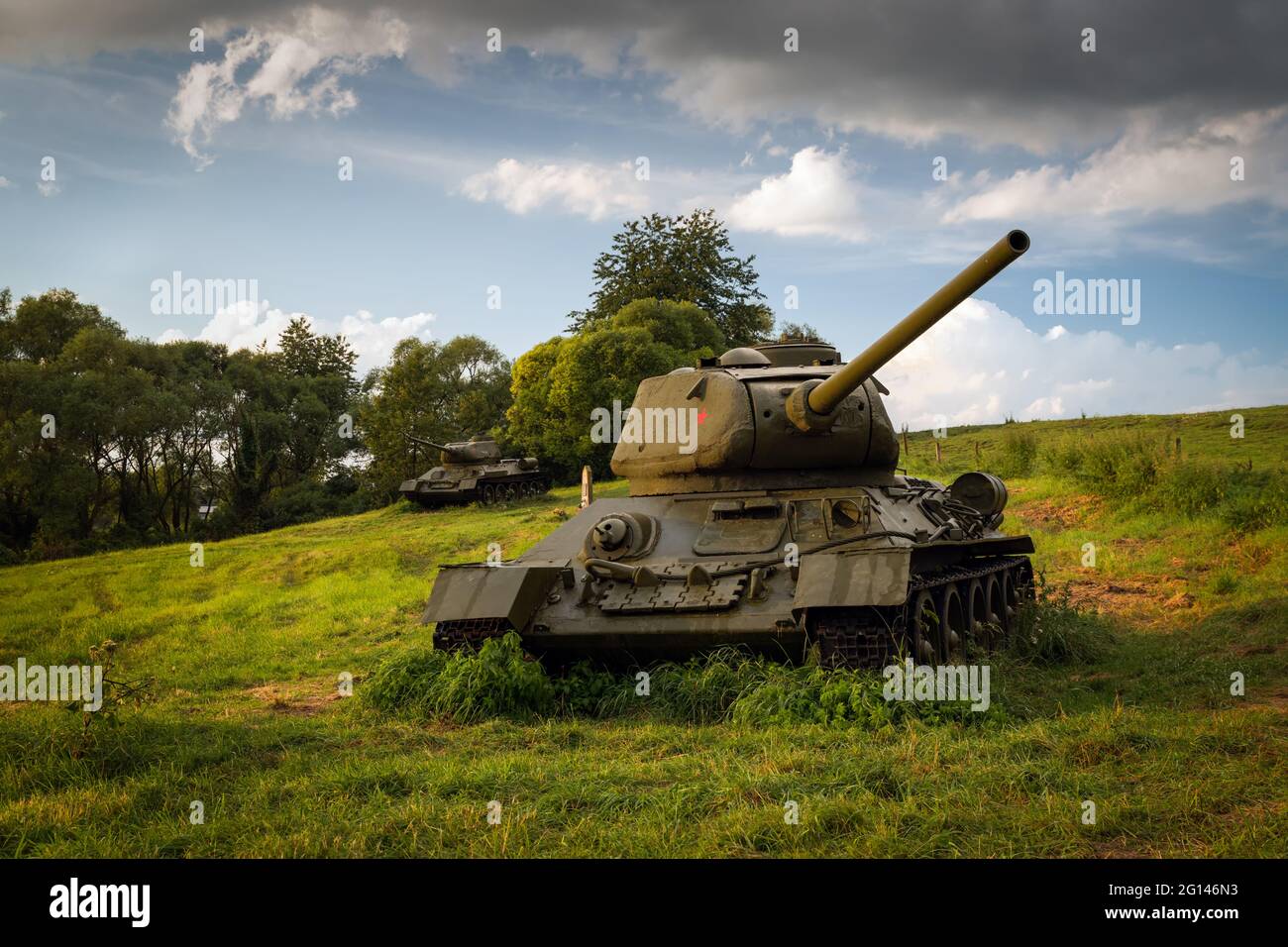 Carro armato medio sovietico T-34 85 nella Valle della morte (Udolie smrti) - Area di battaglia della seconda guerra mondiale (la Battaglia del Passo di Dukla). Slovacchia - Regione Svidnik. Foto Stock