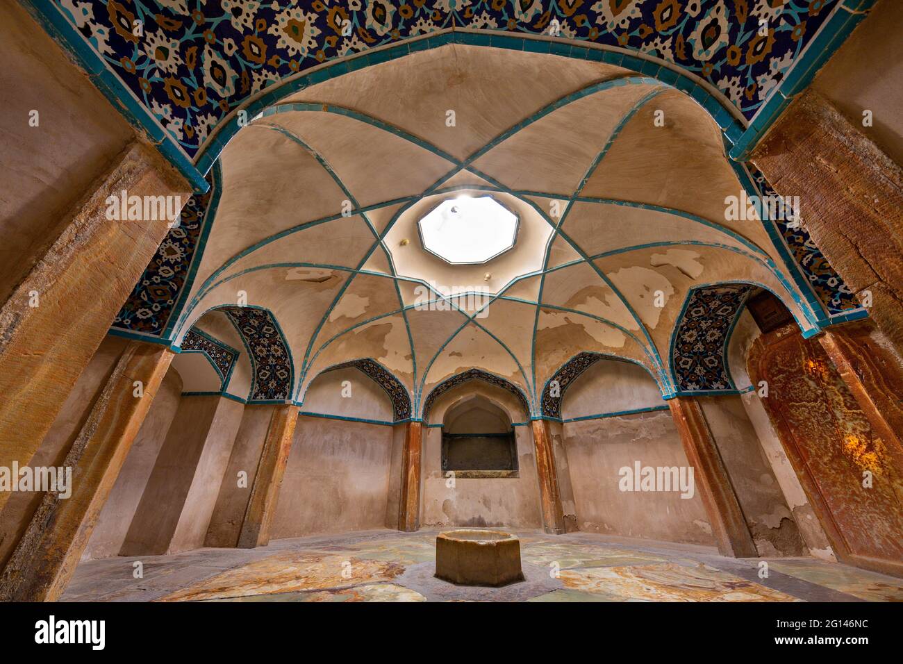 Il vecchio bagno casa costruita dai Safavidi, nel Ghanj Ali complessi in Kerman, Iran. Foto Stock