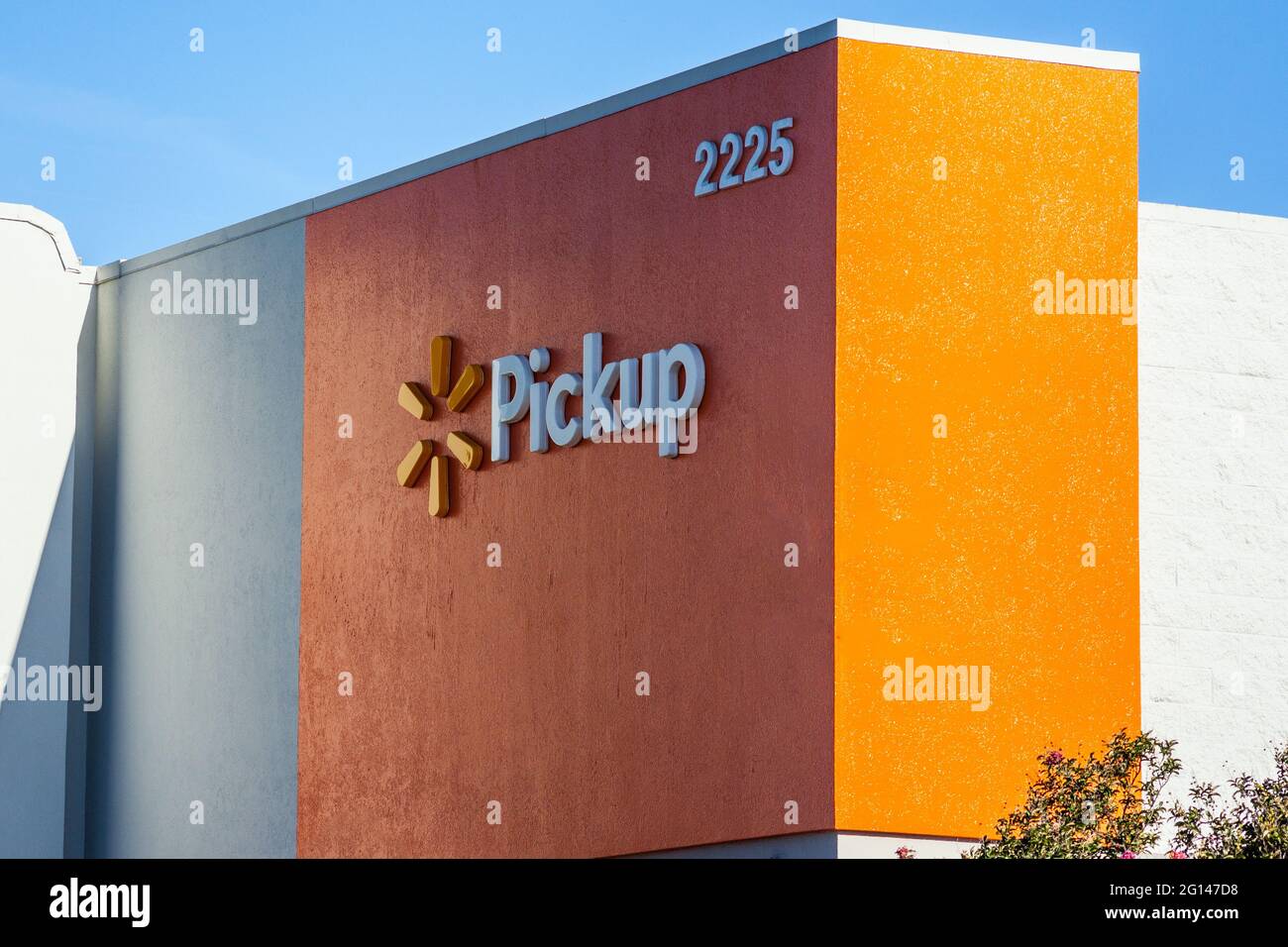 Un cartello per il luogo di prelievo per un Walmart a Modesto California USA Foto Stock