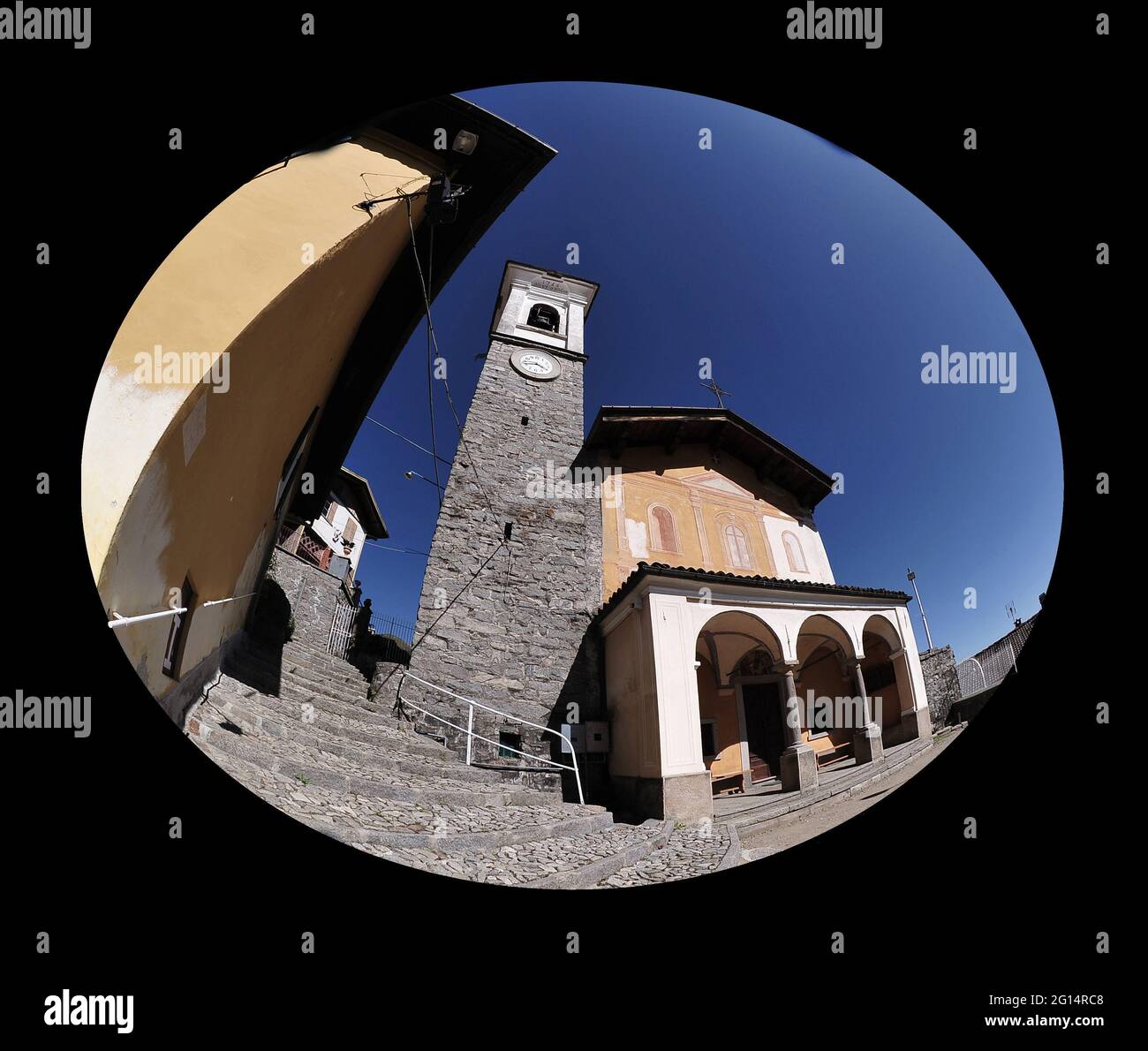 LA piazzetta di Oriomoso , immagine circola tagliata con fisheye Foto Stock