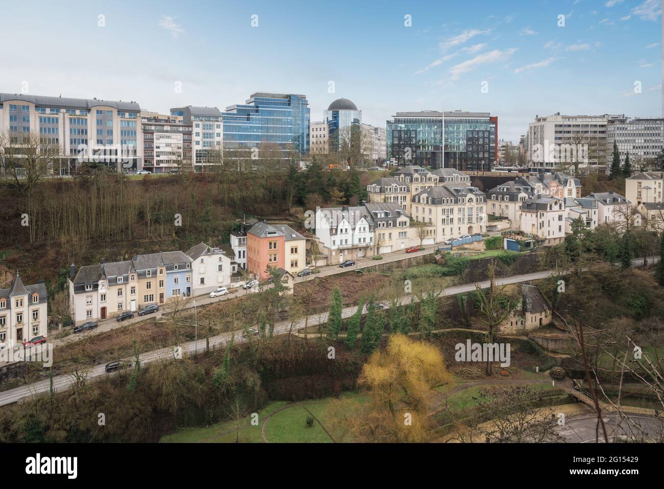 Vista dello skyline della città di Lussemburgo e del quartiere Bonnevoie-Nord Verlorenkost - Lussemburgo, Lussemburgo Foto Stock
