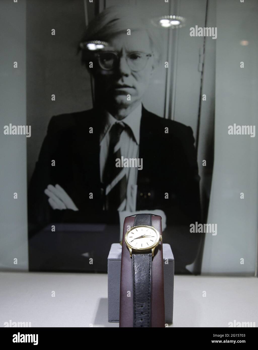 New York, Stati Uniti. 04 giugno 2021. Il Patek Philippe di Andy Warhol è in mostra insieme ad altri orologi quando Christie's presenta la mostra della Luxury Week, che comprende gioielli, borse, orologi e sneakers venerdì 4 giugno 2021 a New York City. Foto di John Angelillo/UPI Credit: UPI/Alamy Live News Foto Stock