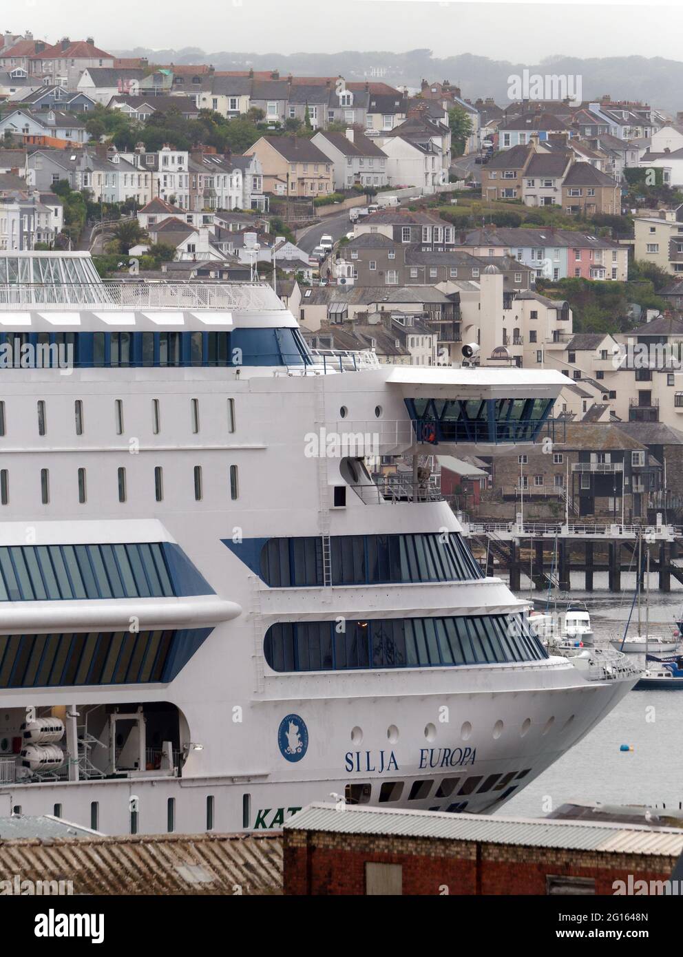 Falmouth UK, Falmouth Docks, G7 Cruise Liner arriva per ospitare 1,500 poliziotti dei 6,500 stilati da tutto il Regno Unito in Cornovaglia per fornire sicurezza ai leader delle sette nazioni avanzate invitate a partecipare. La nave da crociera MS Silja Europa è di proprietà dell'operatore finlandese Tallink e appartiene alla loro Silja Line. È una delle più grandi al mondo roll on roll off Cruiseferrys. 5 giugno 2021. Credit: Robert Taylor/Alamy Live News Foto Stock