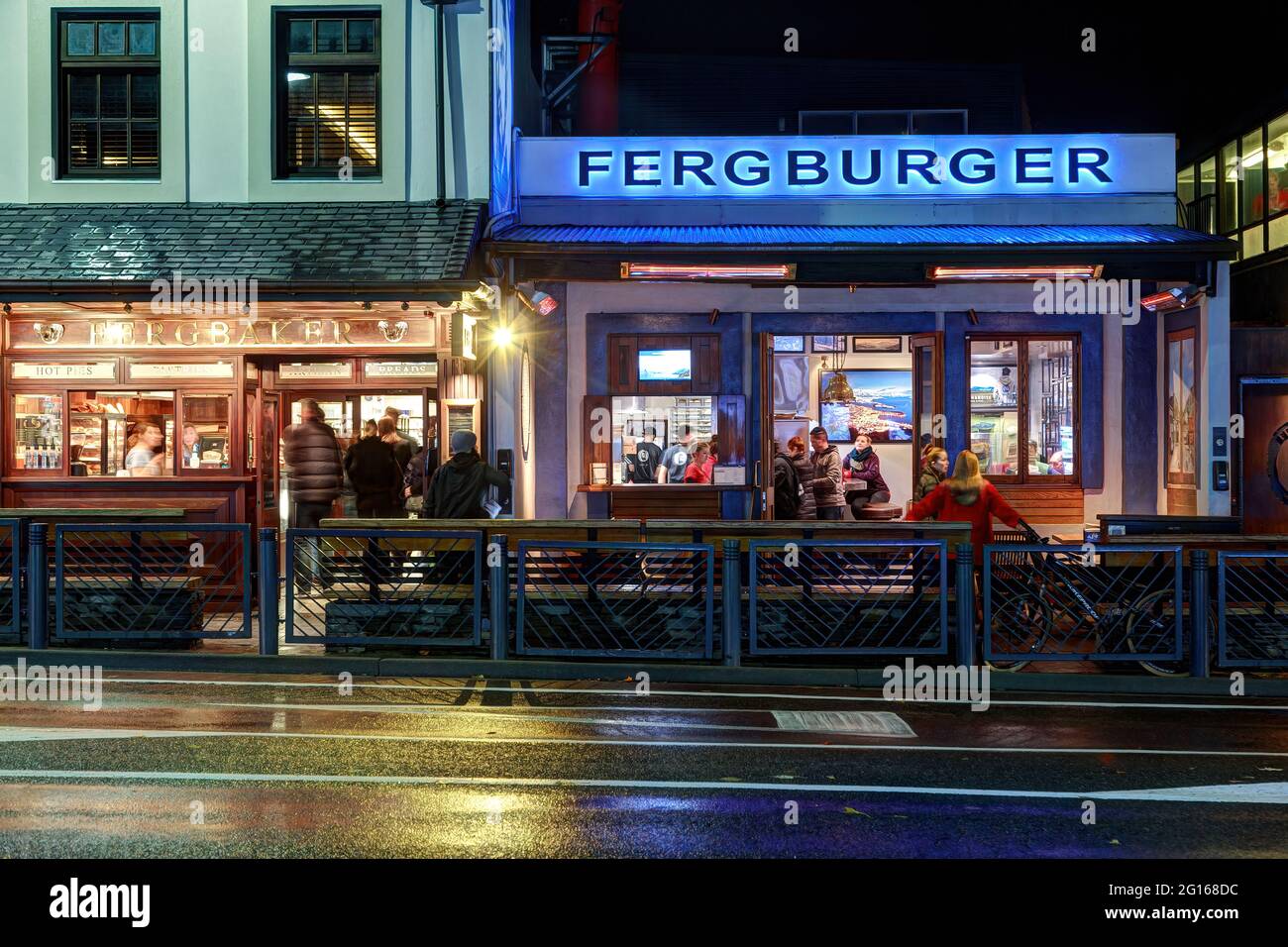 Fergburger, un famoso negozio di hamburger a Queenstown, Nuova Zelanda. Accanto ad essa si trova Fergbaker, un negozio associato che vende dolci e panini Foto Stock