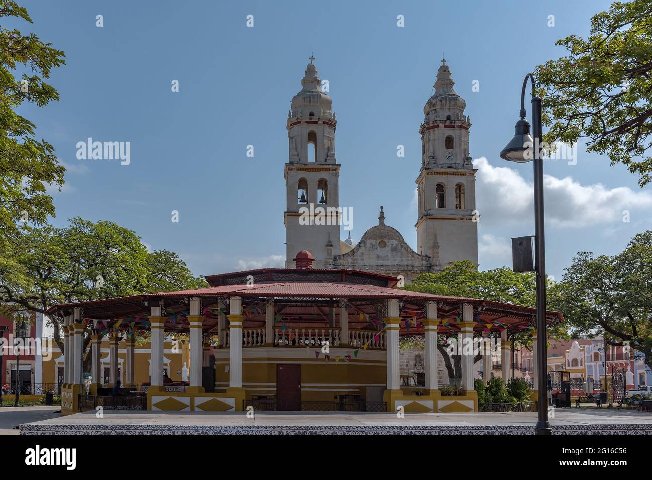 Independence Park con la Cattedrale Concezione a Campeche, Messico Foto Stock