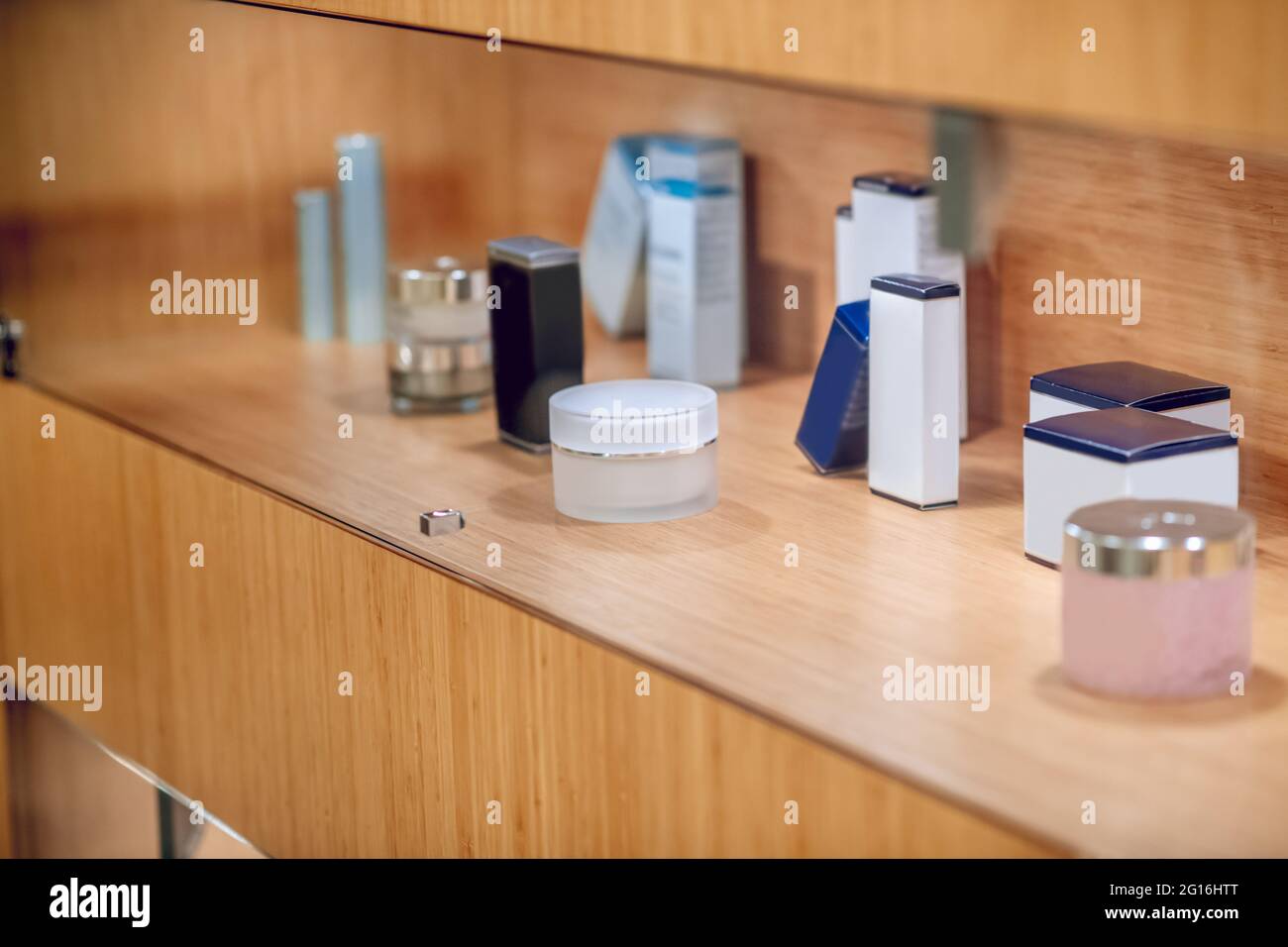 Primo piano immagine di diversi prodotti cosmetici Foto Stock