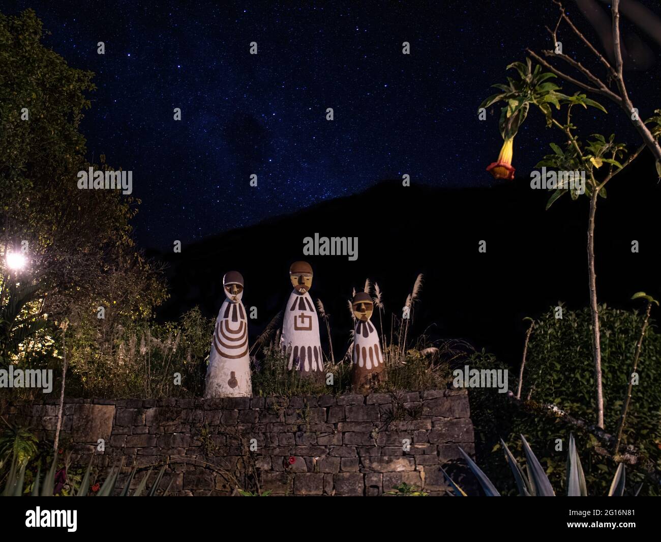 Ingresso del museo delle mummie a Leymebamba di notte - Perù Foto Stock