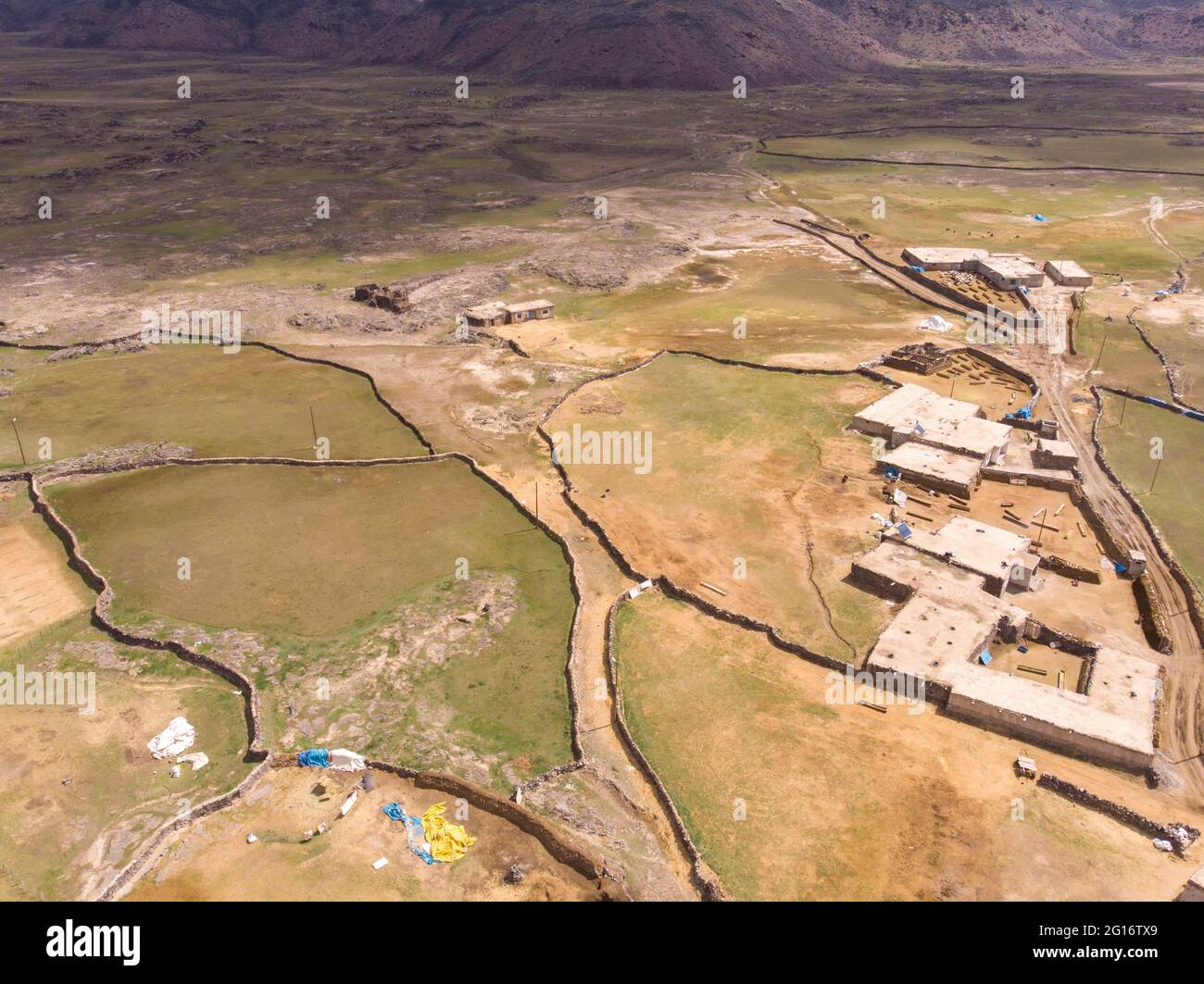Veduta aerea del Villaggio Anatoliano con tetti di argilla alle pendici del Monte Ararat nell'Anatolia Orientale, Turchia Foto Stock