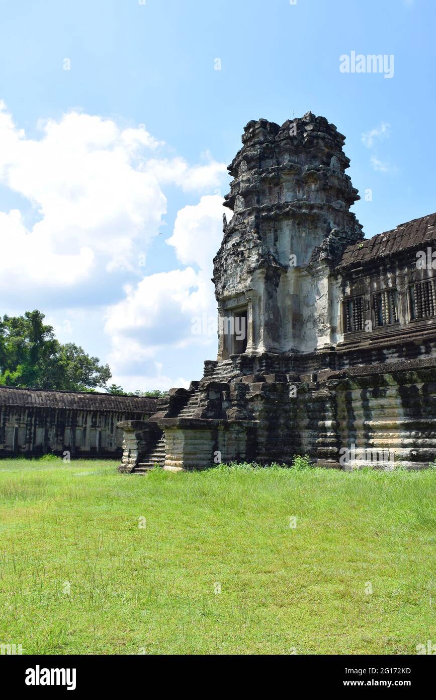 Bayon tempio torre e le mura di Angkor Wat Foto Stock