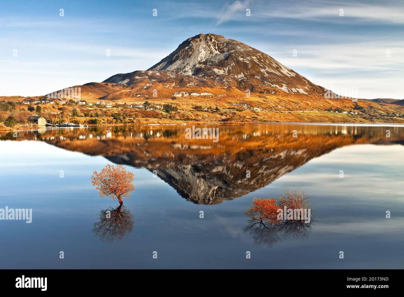 Il Monte Errigal è una montagna di 2,464 metri nei pressi di Gweedore , Contea di Donegal in Irlanda. E' la vetta più alta delle montagne di Derryveagh ed è alta Foto Stock