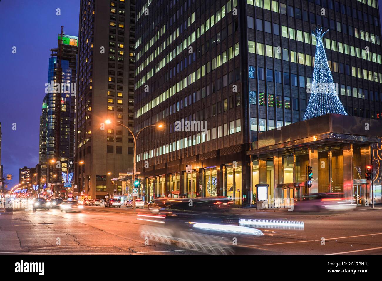 Centro della città canadese di notte durante l'inverno caldo, Montreal, Quebec, Canada, 2015 Foto Stock