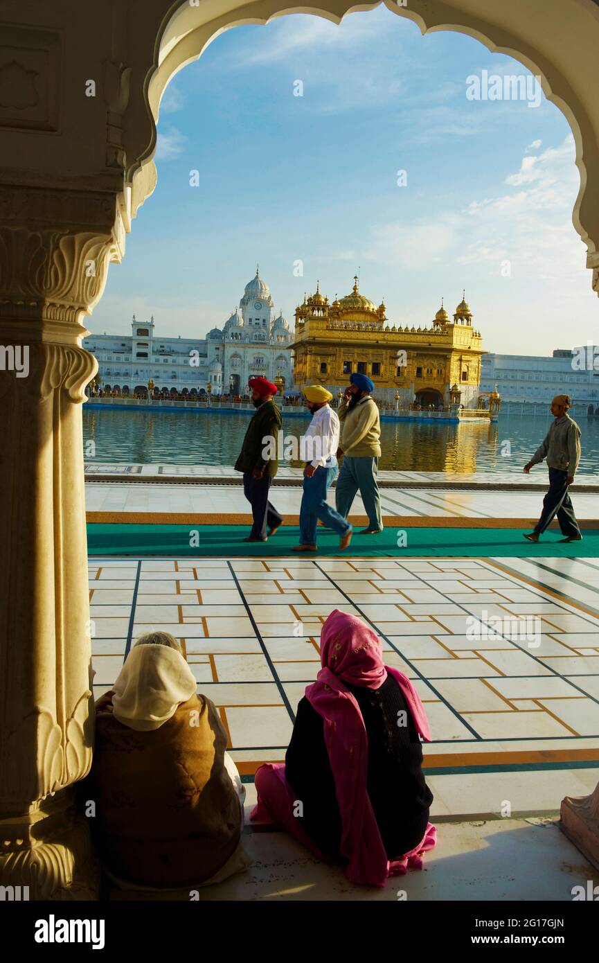 India, Penjab, Amritsar, Harmandir Sahib (Tempio d'oro), centro spirituale e culturale della religione Sikh Foto Stock