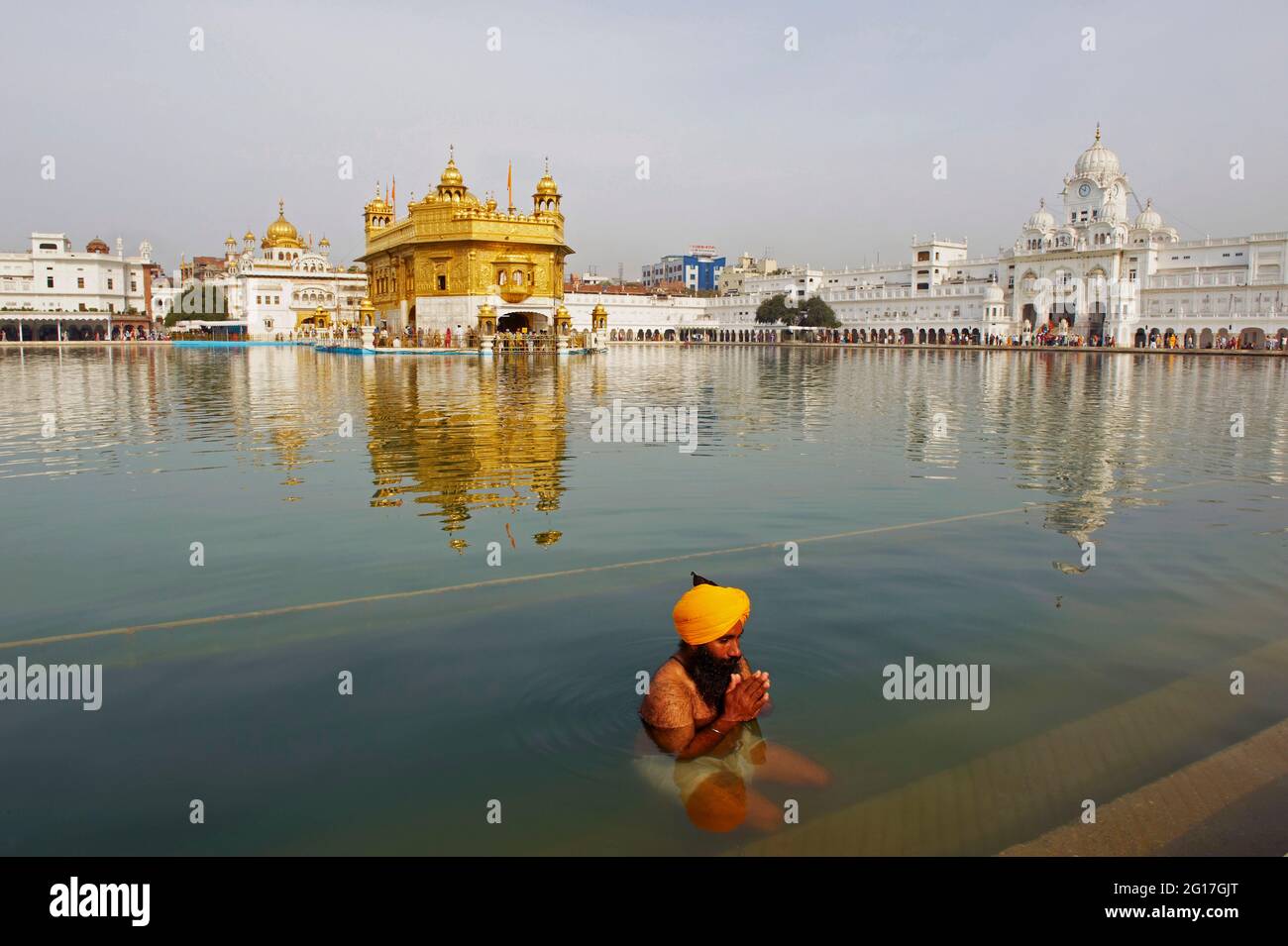 India, Penjab, Amritsar, Harmandir Sahib (Tempio d'oro), centro spirituale e culturale della religione Sikh Foto Stock
