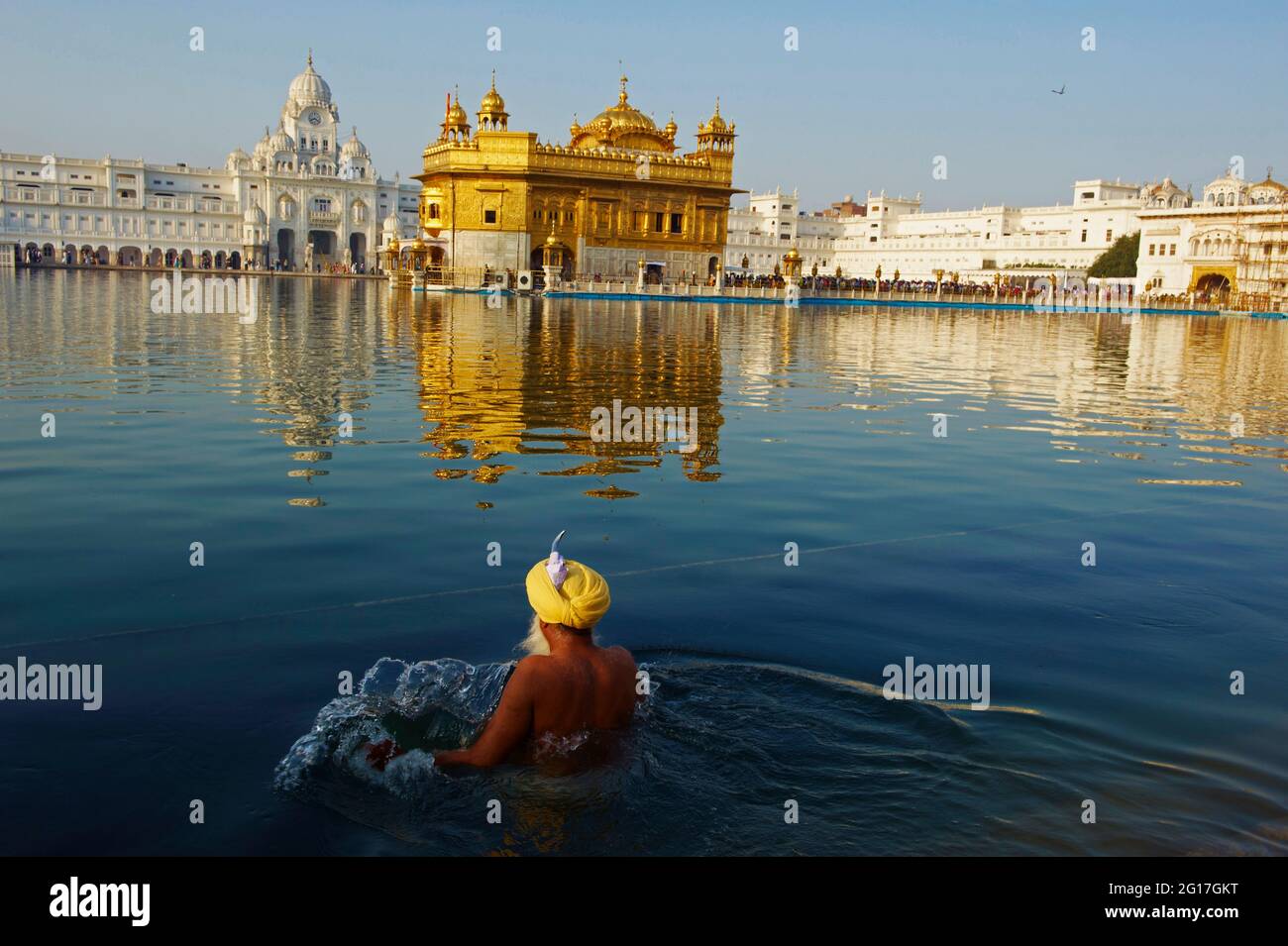India, Penjab, Amritsar, Harmandir Sahib (Tempio d'oro), centro spirituale e culturale della religione Sikh Foto Stock
