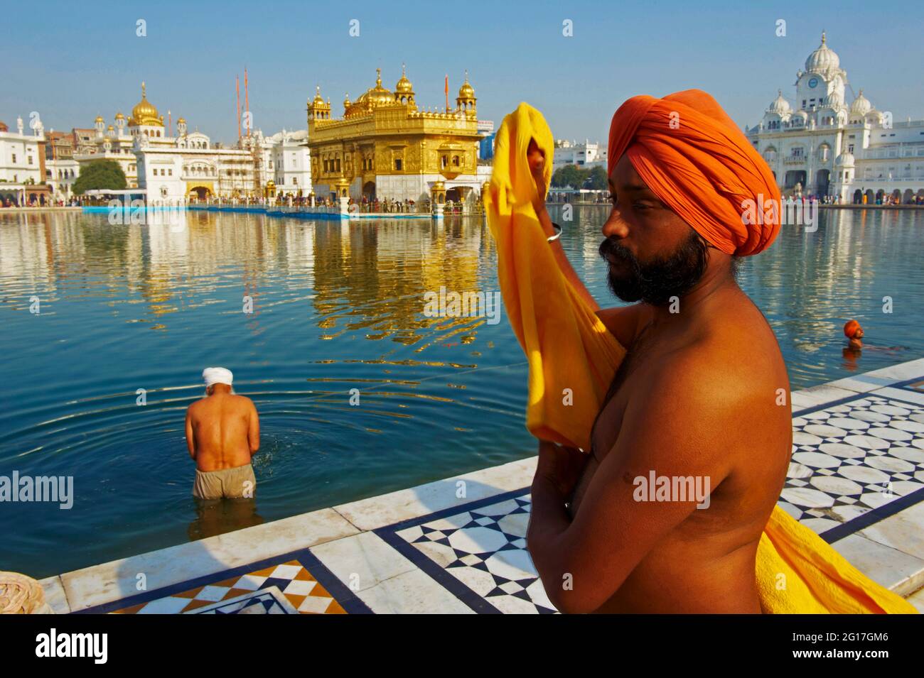 India, Penjab, Amritsar, Harmandir Sahib (Tempio d'oro), centro spirituale e culturale della religione Sikh Foto Stock
