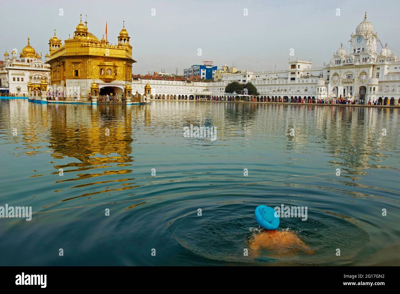 India, Penjab, Amritsar, Harmandir Sahib (Tempio d'oro), centro spirituale e culturale della religione Sikh Foto Stock