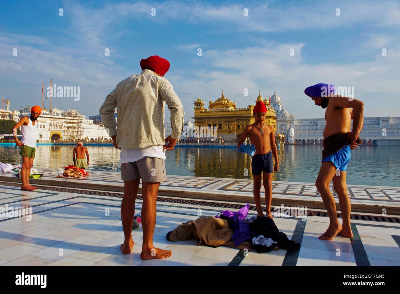 India, Penjab, Amritsar, Harmandir Sahib (Tempio d'oro), centro spirituale e culturale della religione Sikh Foto Stock