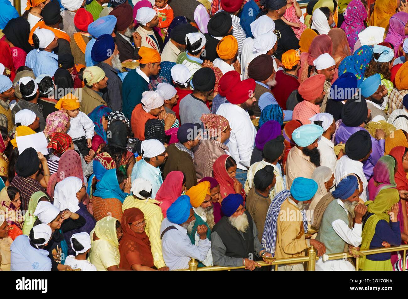 India, Penjab, Amritsar, Harmandir Sahib (Tempio d'oro), centro spirituale e culturale della religione Sikh Foto Stock