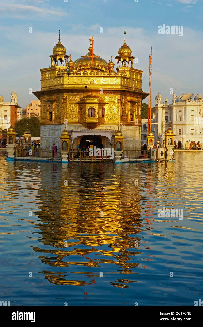 India, Penjab, Amritsar, Harmandir Sahib (Tempio d'oro), centro spirituale e culturale della religione Sikh Foto Stock