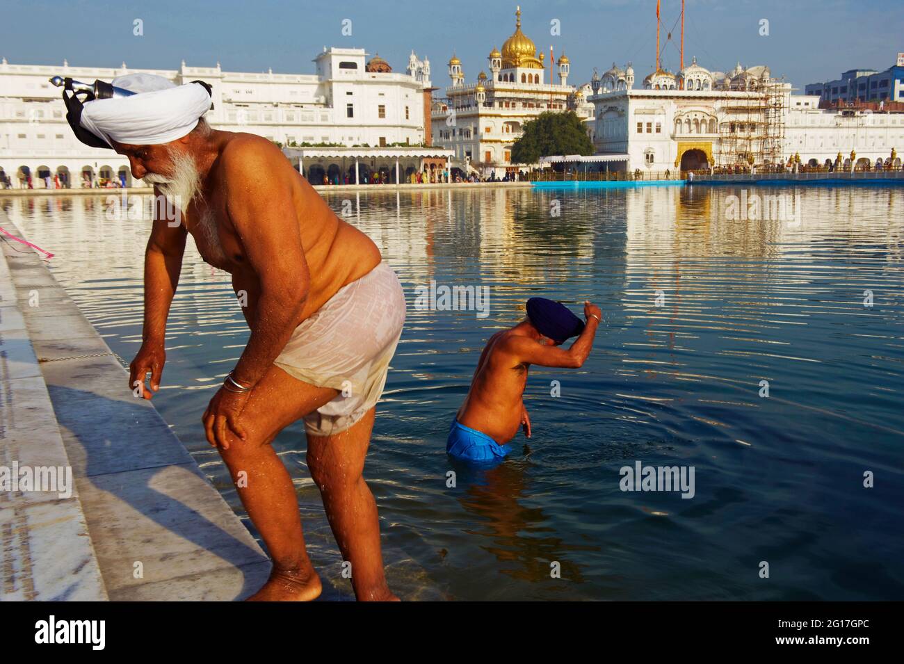India, Penjab, Amritsar, Harmandir Sahib (Tempio d'oro), centro spirituale e culturale della religione Sikh Foto Stock