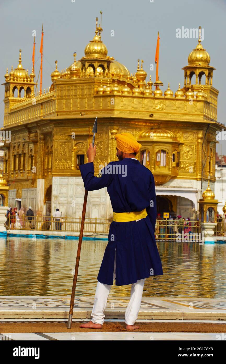 India, Penjab, Amritsar, Harmandir Sahib (Tempio d'oro), centro spirituale e culturale della religione Sikh Foto Stock
