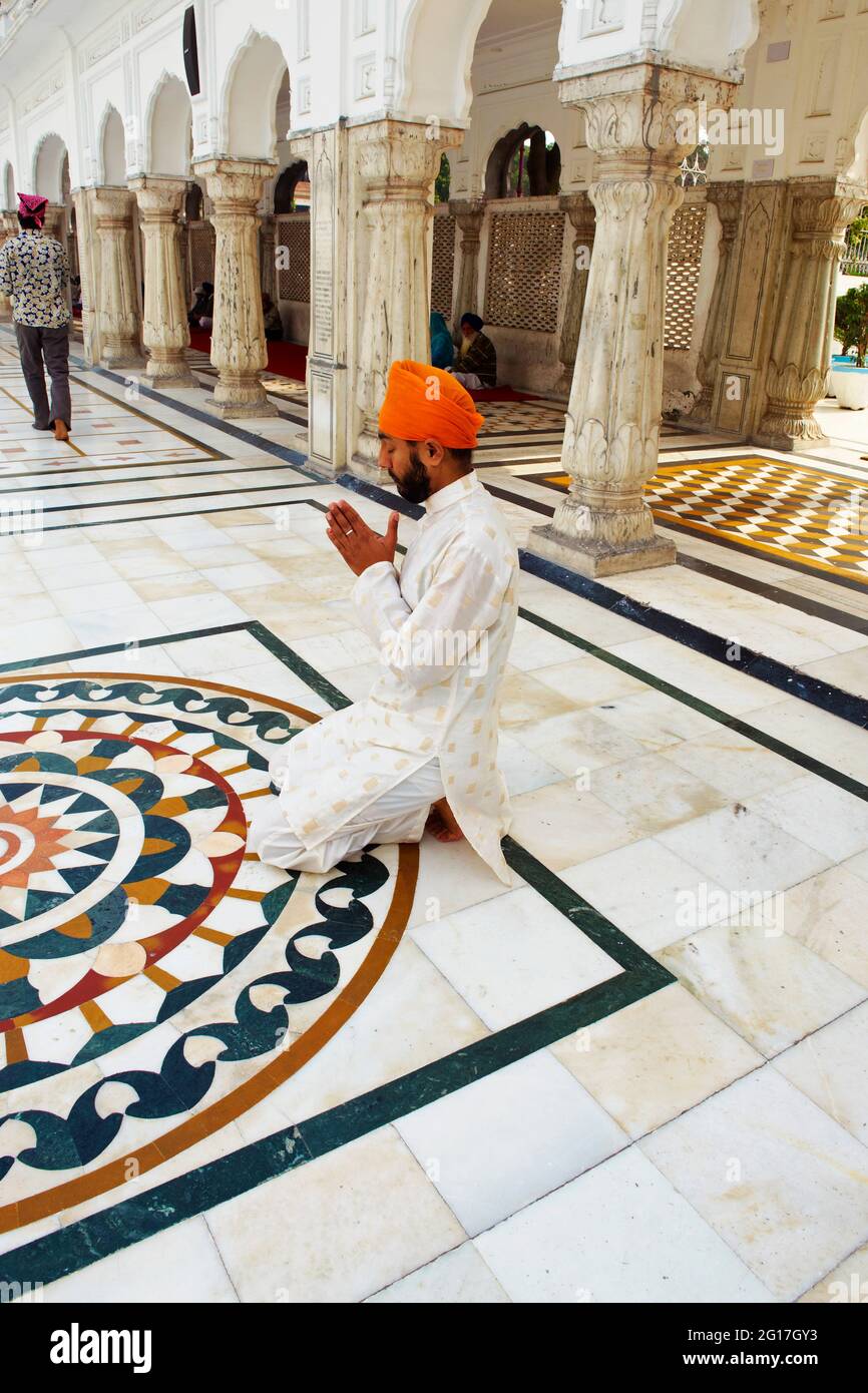 India, Penjab, Amritsar, Harmandir Sahib (Tempio d'oro), centro spirituale e culturale della religione Sikh Foto Stock