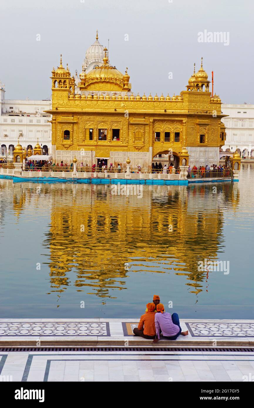India, Penjab, Amritsar, Harmandir Sahib (Tempio d'oro), centro spirituale e culturale della religione Sikh Foto Stock