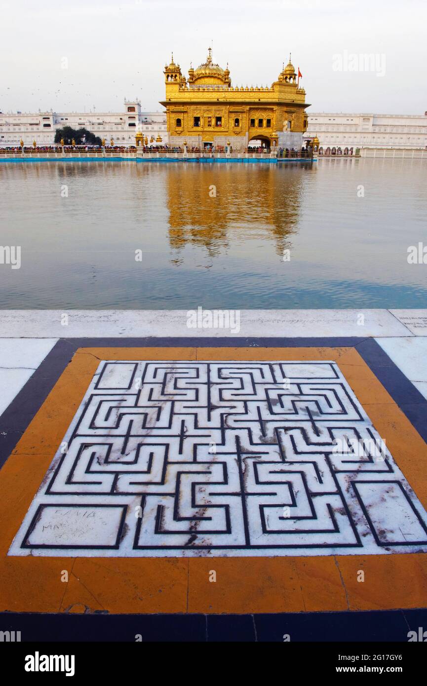 India, Penjab, Amritsar, Harmandir Sahib (Tempio d'oro), centro spirituale e culturale della religione Sikh Foto Stock
