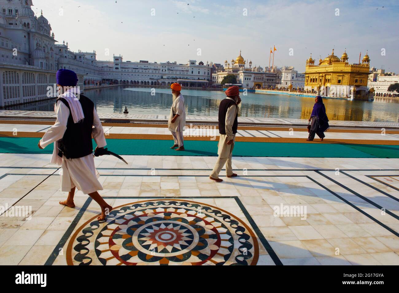 India, Penjab, Amritsar, Harmandir Sahib (Tempio d'oro), centro spirituale e culturale della religione Sikh Foto Stock