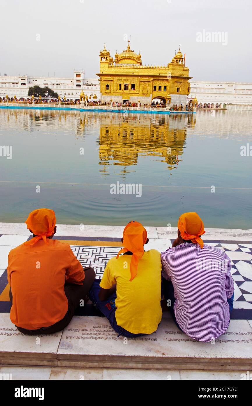 India, Penjab, Amritsar, Harmandir Sahib (Tempio d'oro), centro spirituale e culturale della religione Sikh Foto Stock