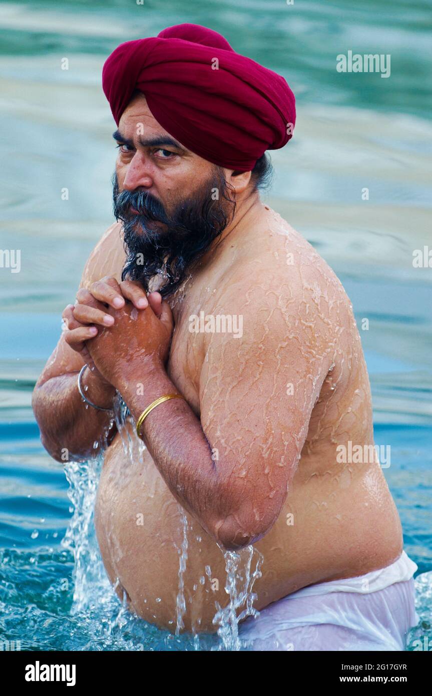 India, Penjab, Amritsar, Harmandir Sahib (Tempio d'oro), centro spirituale e culturale della religione Sikh Foto Stock