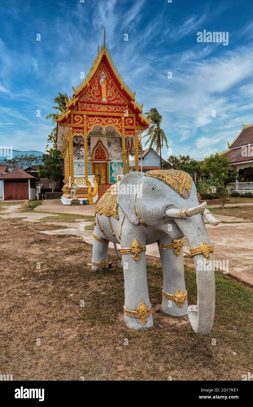 Scultura di elefante al tempio, Champasak, Laos Foto Stock