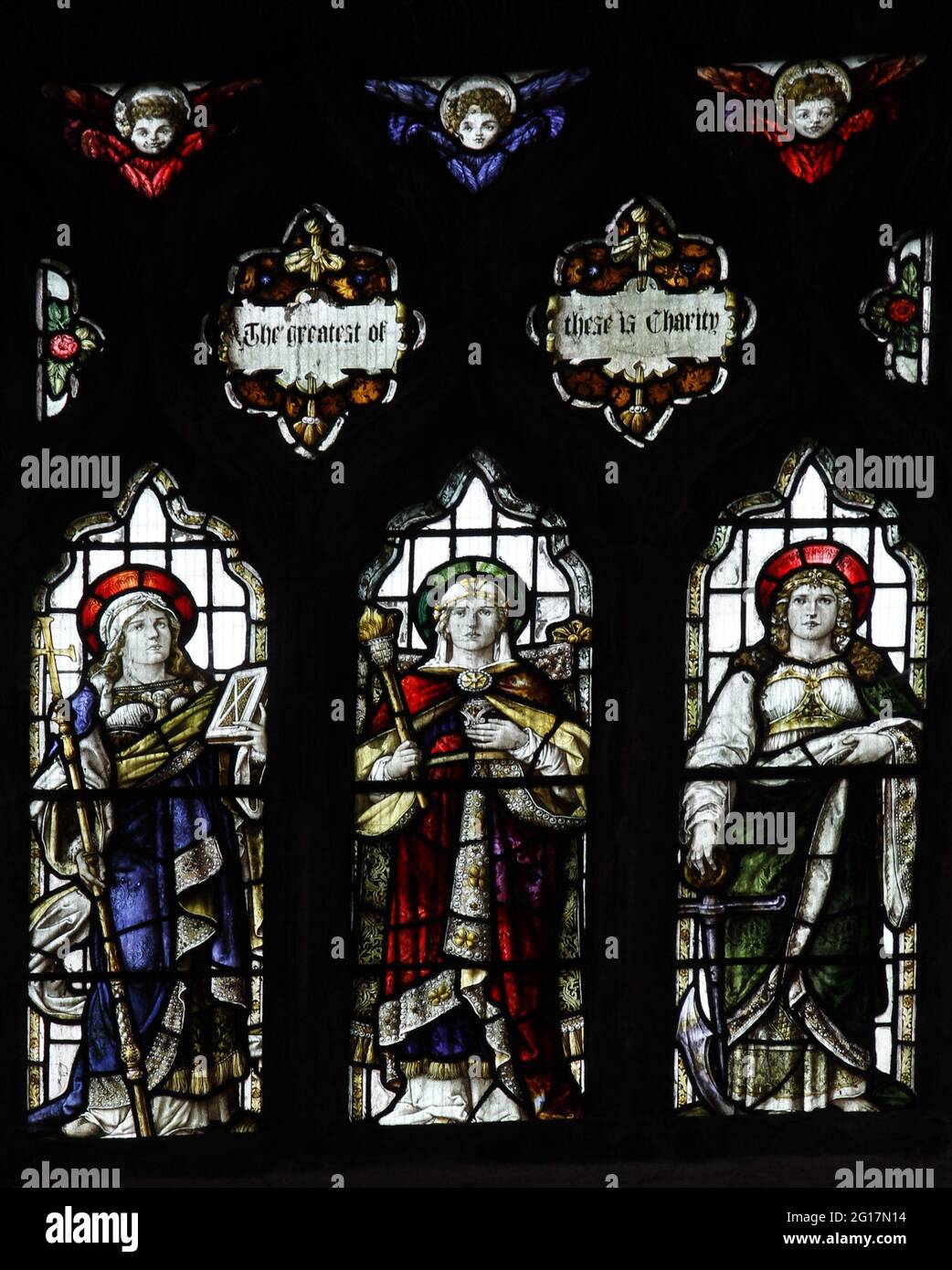 Vetrate colorate di Percy Bacon & Brothers raffiguranti fede, speranza e carità, Lady St Mary Church, Wareham, Dorset Foto Stock