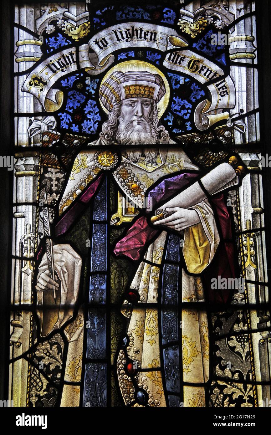 Vetrata di Percy Bacon raffigurante Jeremiah, St Leonard's Church, Rockingham, Northamptonshire Foto Stock
