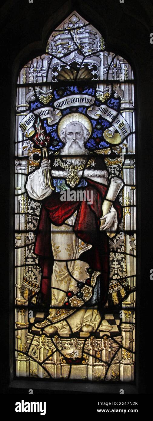 Vetrata di Percy Bacon raffigurante Isaiah, St Leonard's Church, Rockingham, Northamptonshire Foto Stock