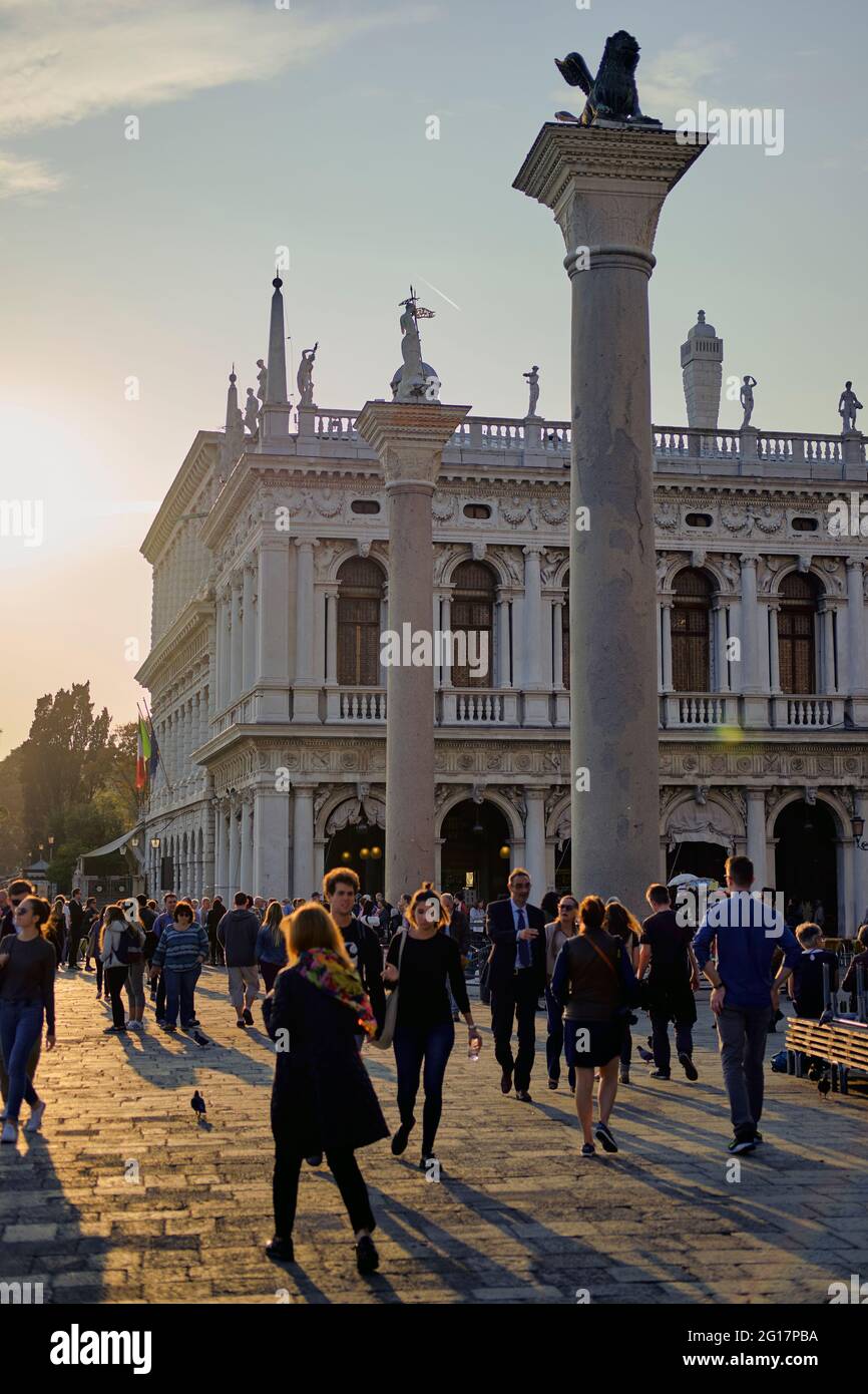 Strade di San Marco al tramonto, Venezia, Italia, 2017 Foto Stock