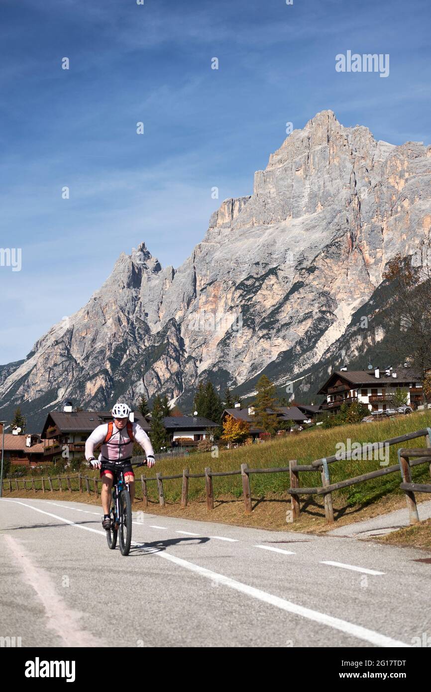 Mountain bike rider italiani nelle Dolomiti, Vodo di Cadore, Italia, Europa, 2017 Foto Stock