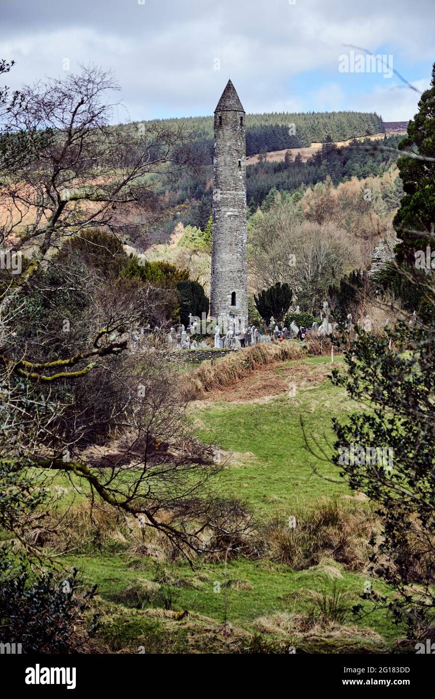 Esplorando il sito monastico di Glendalough, Monti Wicklow, Irlanda, 2018 Foto Stock