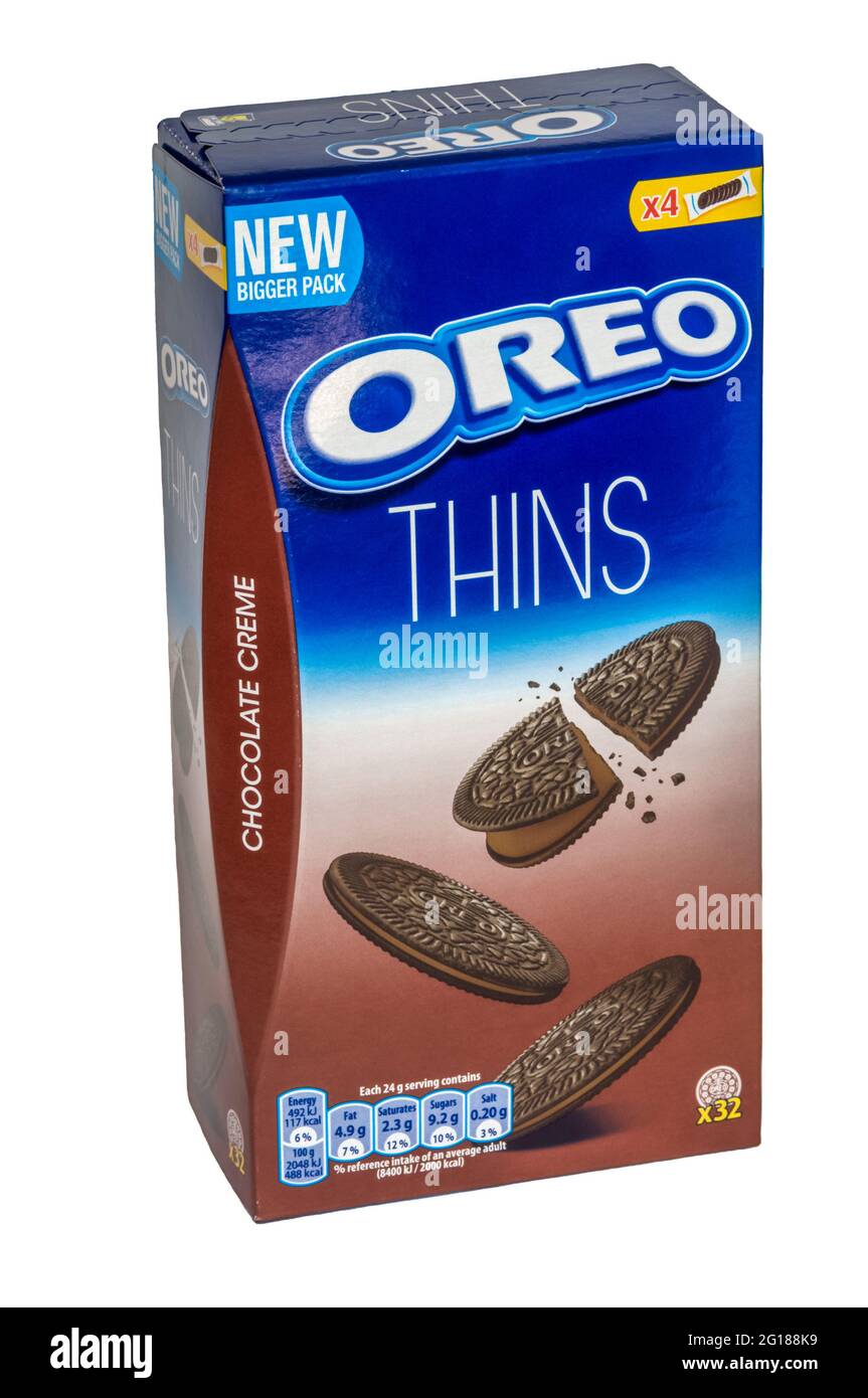 Una scatola non aperta di biscotti o biscotti Oreo Thins. Foto Stock