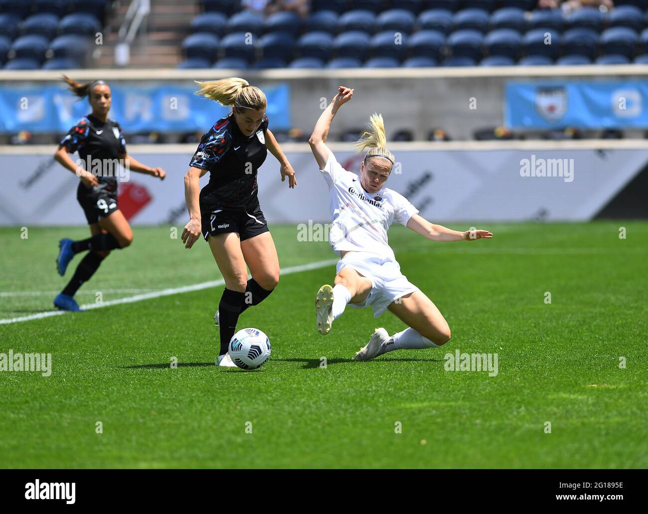 Bridgeview, Illinois, Stati Uniti. 05 giugno 2021. Kealia Watt (2) di Chicago Red Stars ha superato Courage Defender al SeatGeek Stadium di Bridgeview, Illinois. Dean Reid/CSM/Alamy Live News Foto Stock