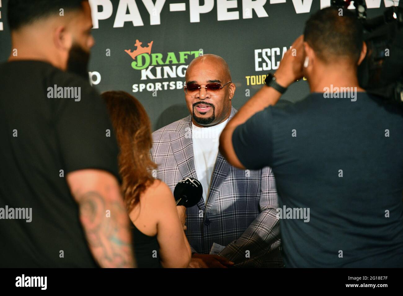 AVENTURA, FLORIDA - GIUGNO 04: Leonard Ellerbe, CEO delle promozioni di Mayweather, partecipa alla Conferenza Stampa di Undercard Pay-per-View al JW Marriott Miami Turnberry - King Ballroom il 04 Giugno 2021 ad Aventura, Florida. Floyd Mayweather vs Logan Paul programma di lotta al posto Domenica 6 giugno 2021 allo stadio Hardrock. Promotore annuncia dopo test positivi per le sostanze vietate in un test di droga casuale. ( Drostanolone, Drostanolone Metabolite, Epitrenbolone, EPO) ex campione di pesi massimi leggeri Jean Pascal, non combatterà più Badou Jack. (Foto di JL/Sipa USA) Foto Stock