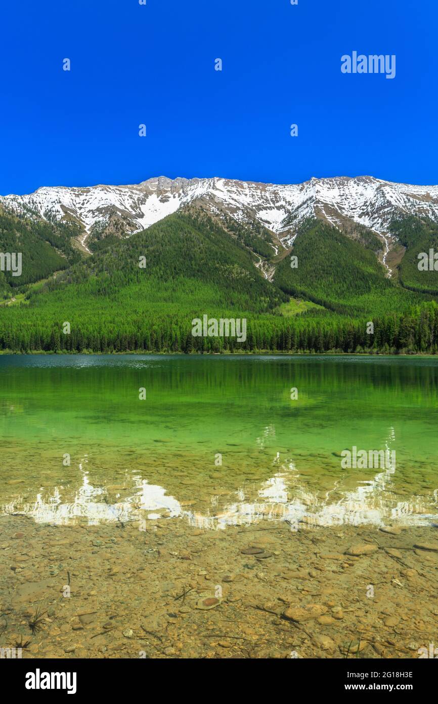 lago clearwater sotto la catena dei cigni nella foresta nazionale di lolo vicino a condon, montana Foto Stock