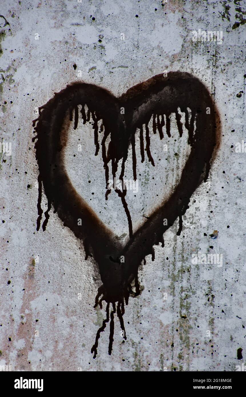 Un cuore è verniciato a spruzzo su una parete, 30 maggio 2021, a Biloxi, Mississippi. Foto Stock