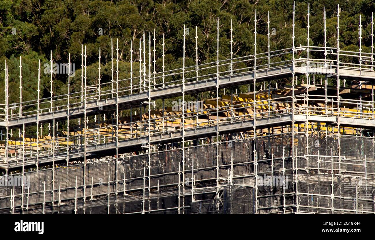 19 aprile 2021. Avanzamento della costruzione. Installazione di supporto per casseforme per pavimenti in cemento per lo sviluppo di nuove unità domestiche al 56-58 Beane St. Gosford. Australia. Foto Stock