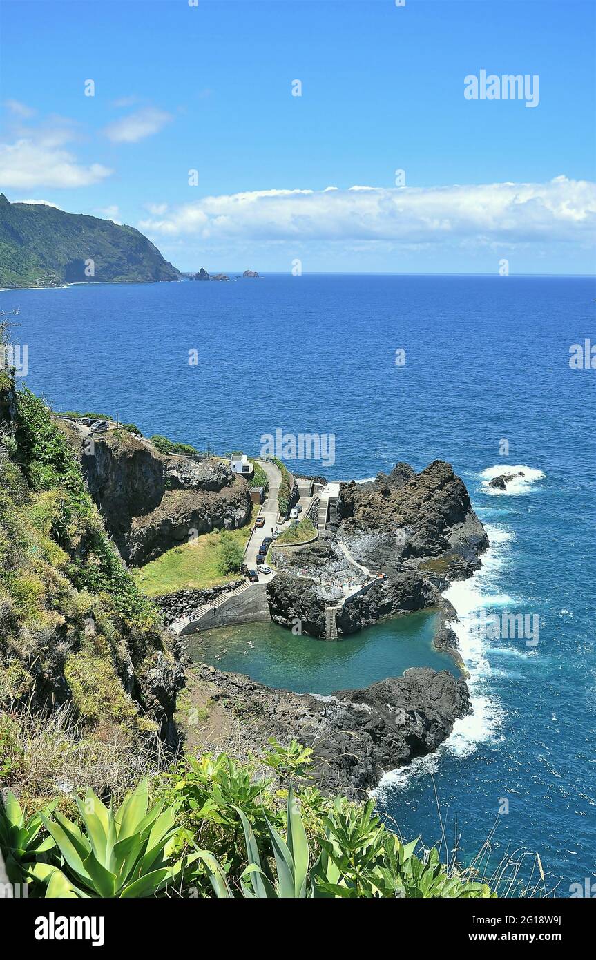 Piscine naturali di lava vulcanica a Seixal, isola di Madeira, Portogallo, Europa. Foto Stock