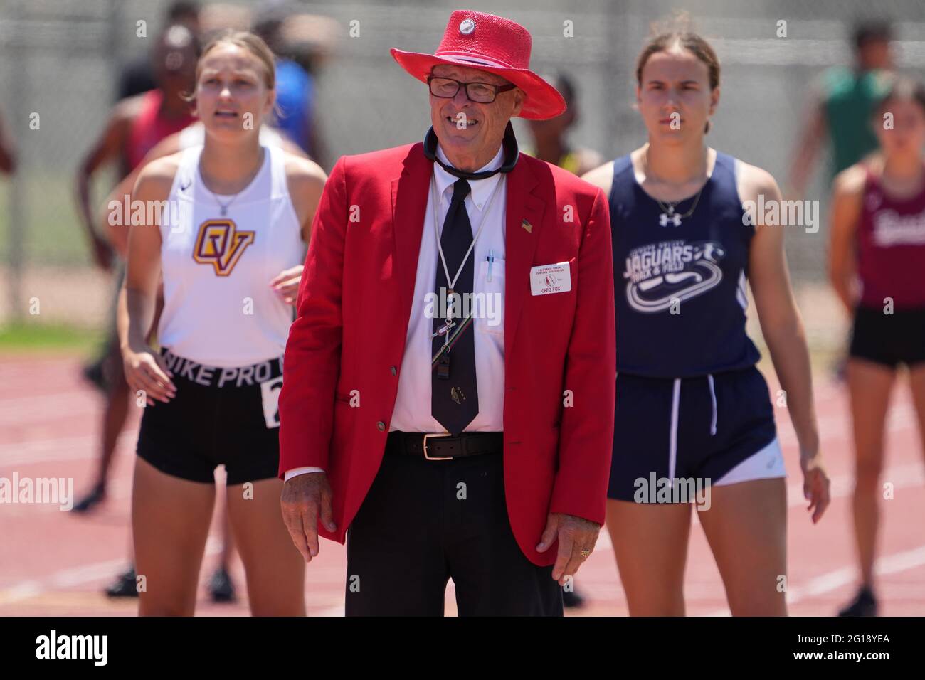 USA Track and Field ufficiale Greg Fox durante la CIF Southern Section Division 3, in pista e in campo, sabato 5 giugno 2021, in Costa Mesa, Foto Stock