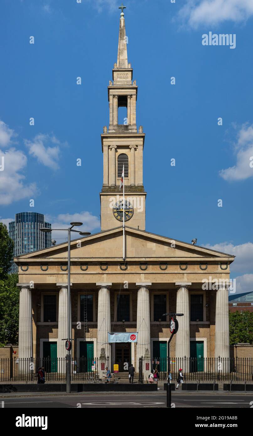 Facciata della chiesa di San Giovanni a Waterloo, Londra. Foto Stock