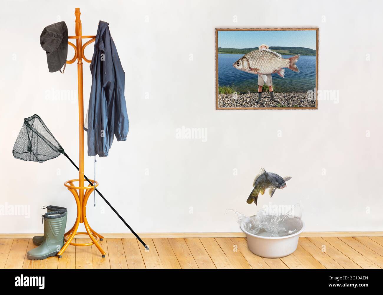 L'attrezzatura per i pescatori in una stanza vuota con il fermo sulla foto su un muro. Foto Stock