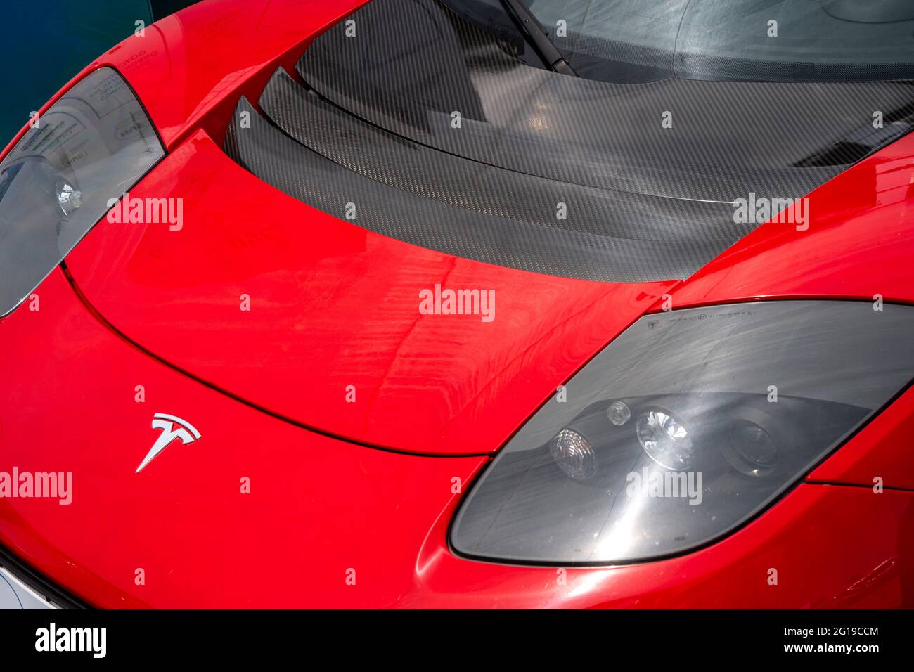 Red Tesla Roadster Foto Stock