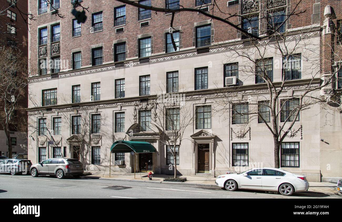 Il 720 Park Avenue è un alto e lussuoso edificio di appartamenti progettato da Rosario candela e costruito nel 1929 sull'Upper East Side di Manhattan. Foto Stock